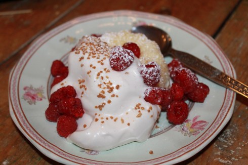 gâteau des anges et crème fouettée sans oeufs sans crème - Hungry Rachel